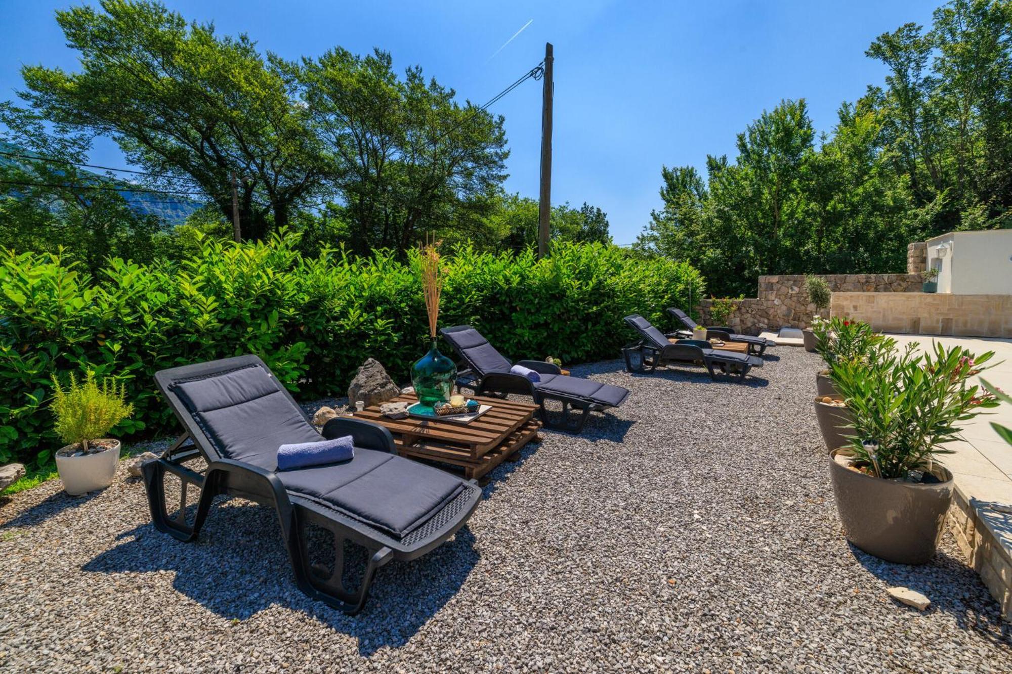 Emaris Apartment Tribalj  Екстериор снимка